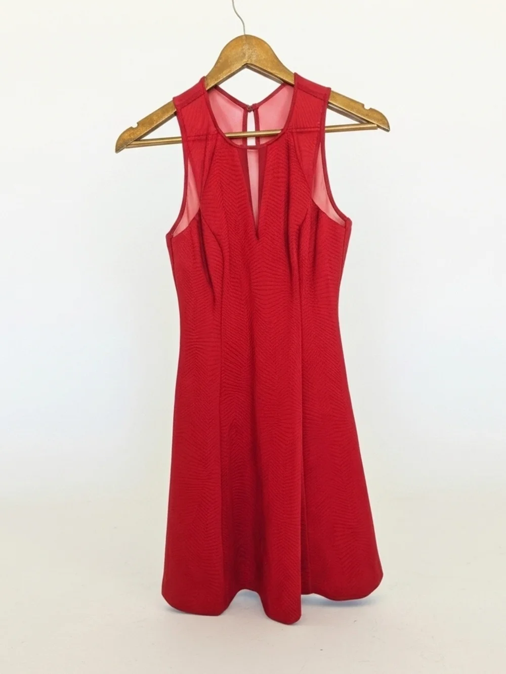 GUESS Burgundy Crinkled Flare Textured Mesh Dress Keyhole Back. Womens Size O